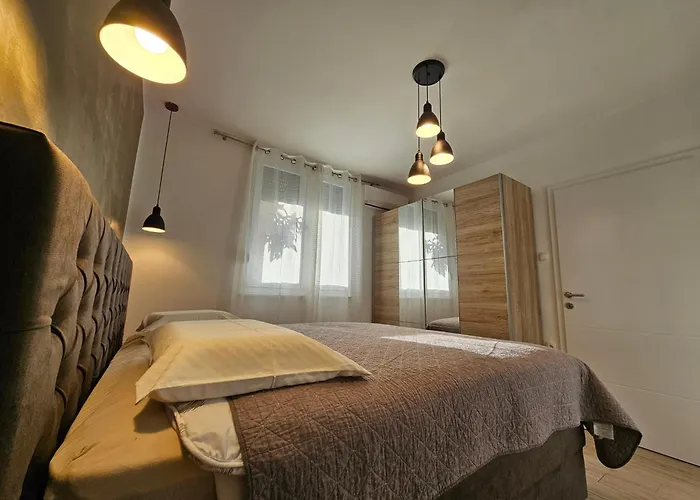 Deluxe Near The Bridge *