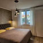 Deluxe Near The Bridge Apartamento