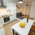 Deluxe Near The Bridge Apartman *
