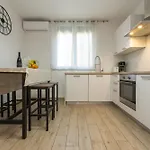 Deluxe Near The Bridge Apartman
