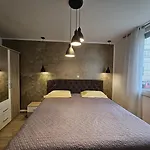 Deluxe Near The Bridge Apartman Zára