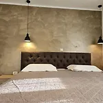 Deluxe Near The Bridge Apartman Zára