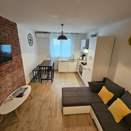 Deluxe Near The Bridge Apartment Zadar