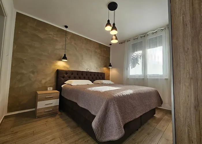 Deluxe Near The Bridge *