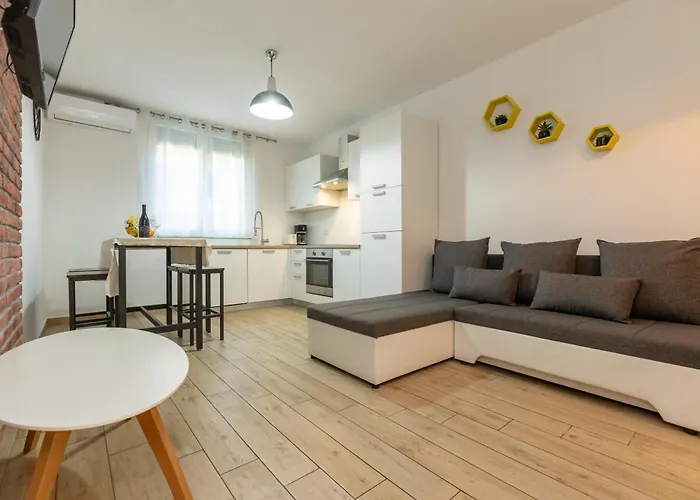 Deluxe Near The Bridge *