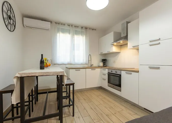 Deluxe Near The Bridge * זאדאר