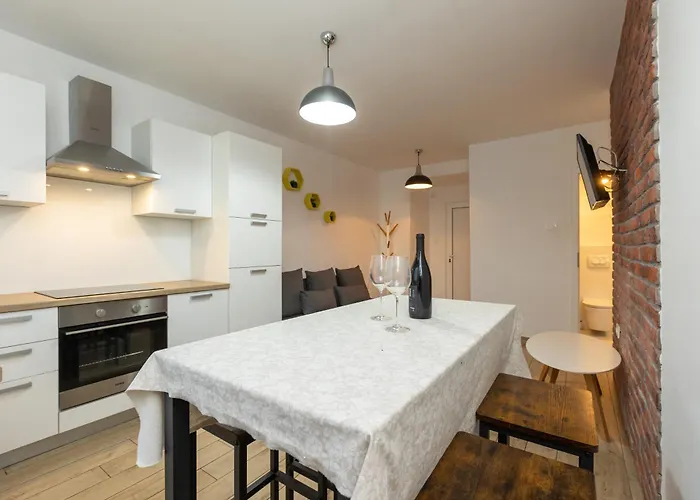 Deluxe Near The Bridge