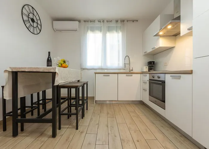 Deluxe Near The Bridge דירה