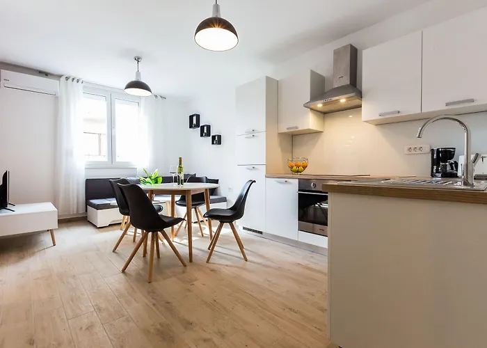 Deluxe Near The Bridge זאדאר