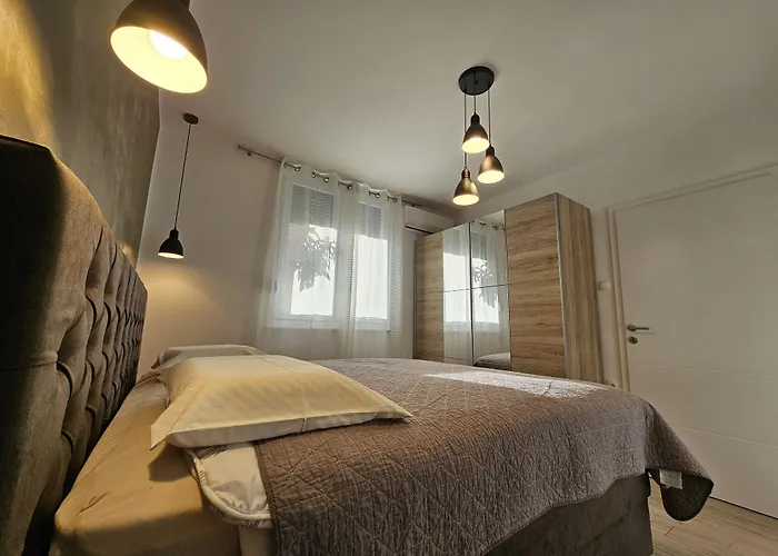 Deluxe Near The Bridge * זאדאר