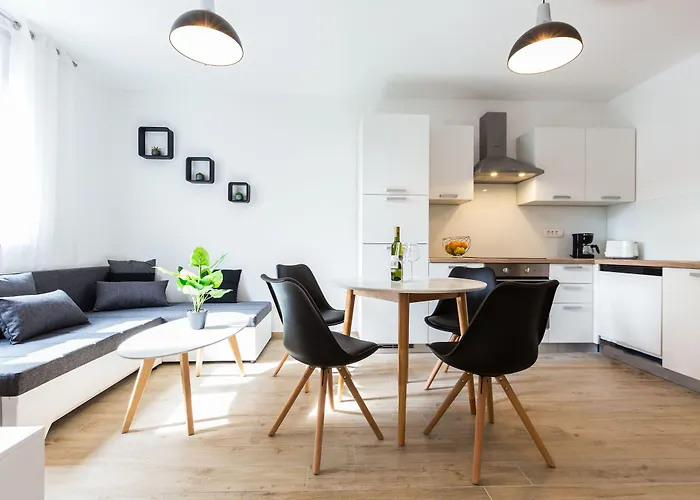 Deluxe Near The Bridge דירה