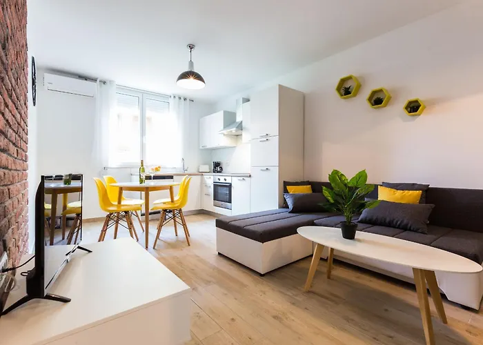 Deluxe Near The Bridge דירה