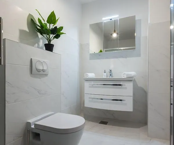 Deluxe Near The Bridge דירה