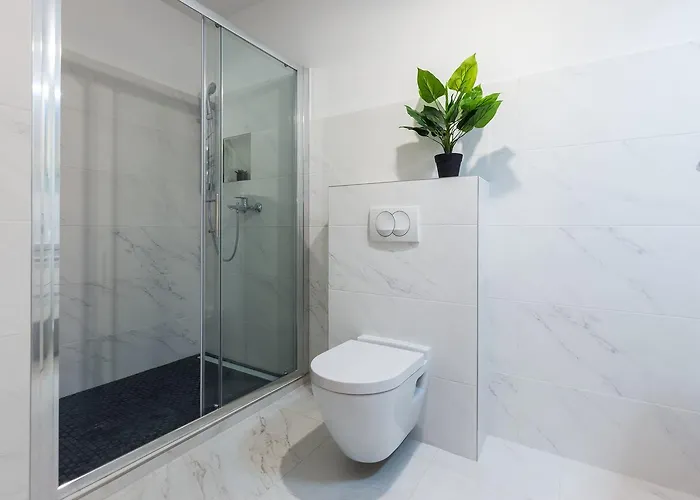 Deluxe Near The Bridge דירה